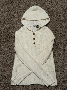 White knitted sweater